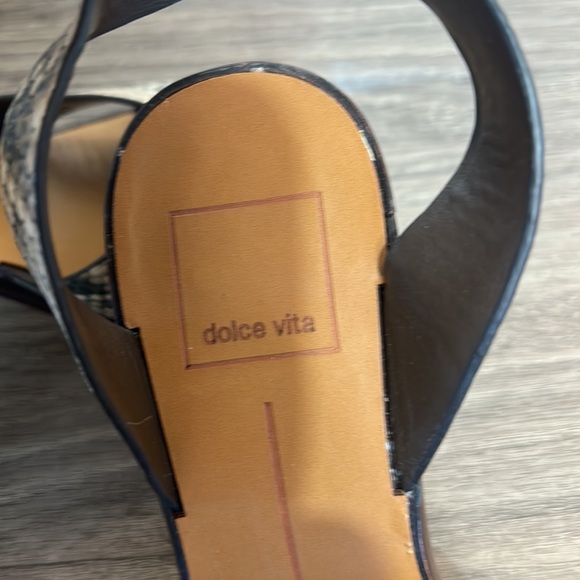 DOLCE VITA LEATHER SNAK SKIN CREAM AND GRAY ANKLE STRAPS SQUARED HEELS IN SIZE 6 - Picture 5 of 6